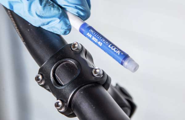 Cómo fijar tornillos de bicicleta
