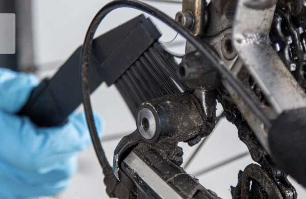 Limpiar el cassette y la cadena de la bicicleta